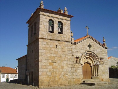 Igreja Matriz de Sernancelhe - Portugal (151866994).jpg