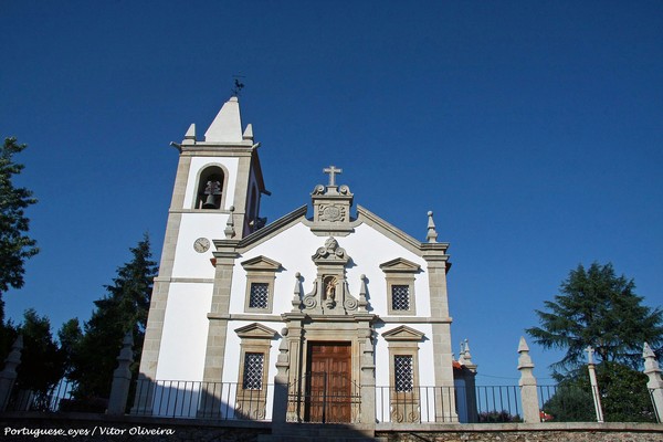 Igreja Matriz de Vila Cova de Alva - Portugal (33190693926).jpg