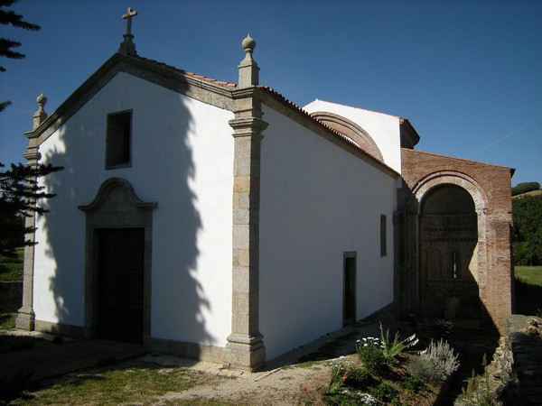 Igreja de Castro de Avelãs.jpg