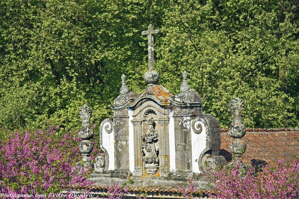 Igreja de Nossa Senhora da Guia - Ponte de Lima - Portugal (14430053362).jpg