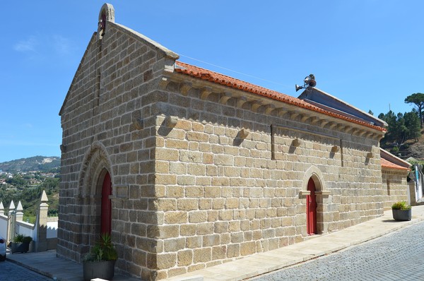 Igreja de Nossa Senhora da Natividade de Escamarão II (36411617264).jpg