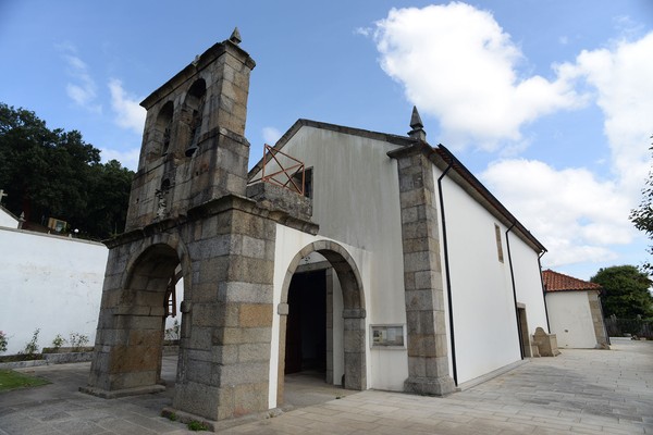 Igreja de São Miguel de Urrô 03.jpg