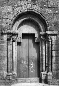 Igreja de São Salvador de Gândara, Penafiel, Portugal (2928242459).jpg