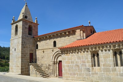 Igreja de Santa Maria Maior de Tarouquela V (37126030421).jpg