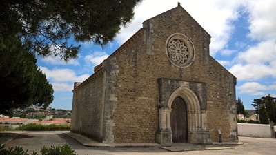 Igreja de Santa Maria do Castelo da Lourinhã Exterior 06.jpg