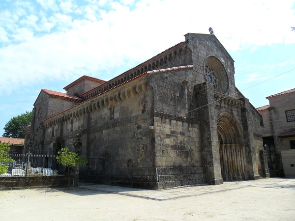 Igreja do Mosteiro de Paço de Sousa - perfil.jpg