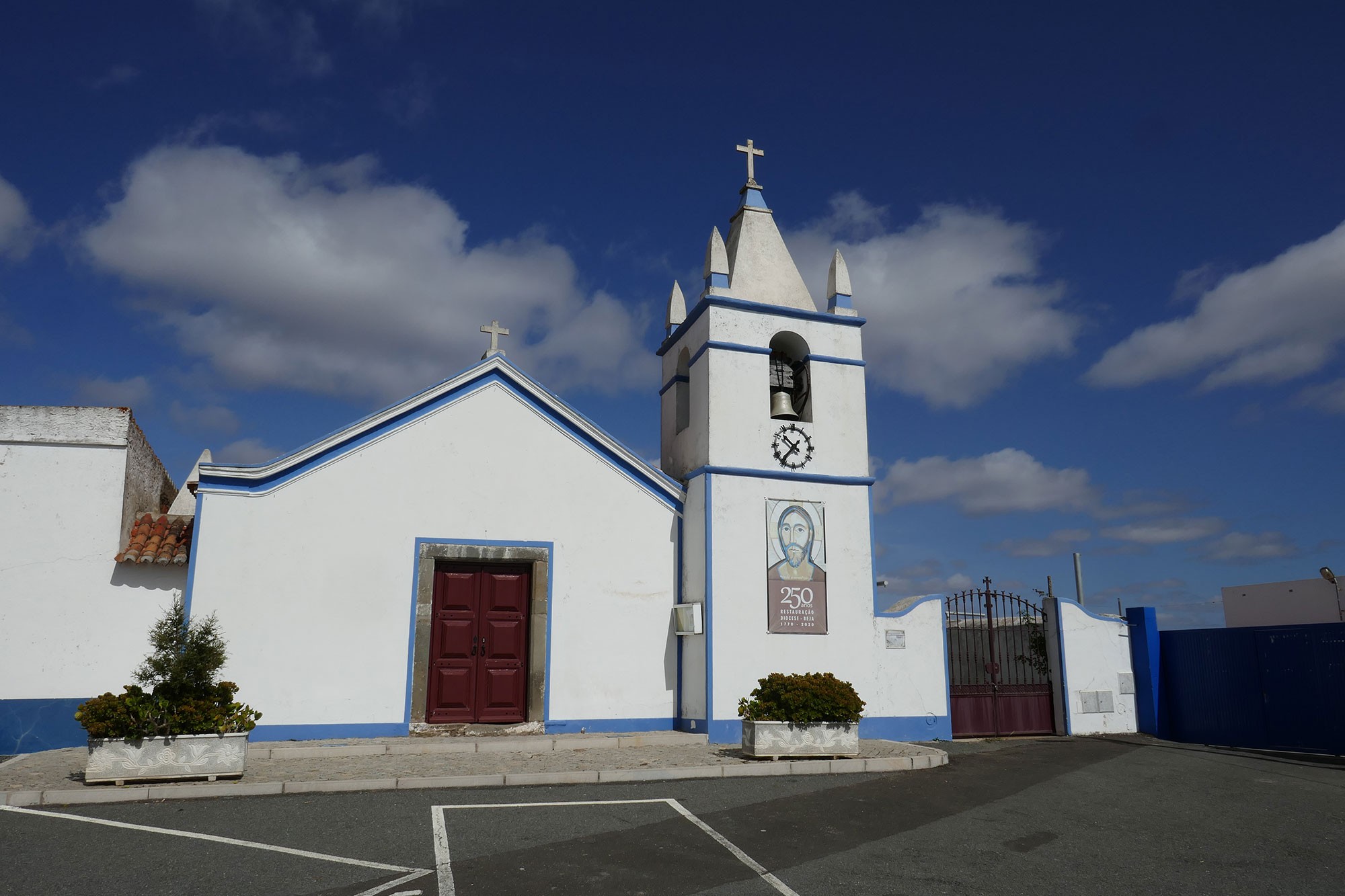 Igreja paroquial de Nossa Senhora do Rosário.jpg