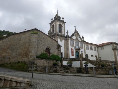 Largo da Misericórdia Capela e Igreja.jpg