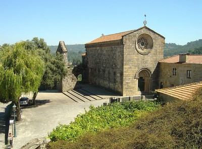 Mosteiro de Roriz - Portugal (181097404).jpg