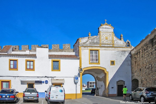 Nova Porta de Aviz - Évora - Portugal (53019289515).jpg