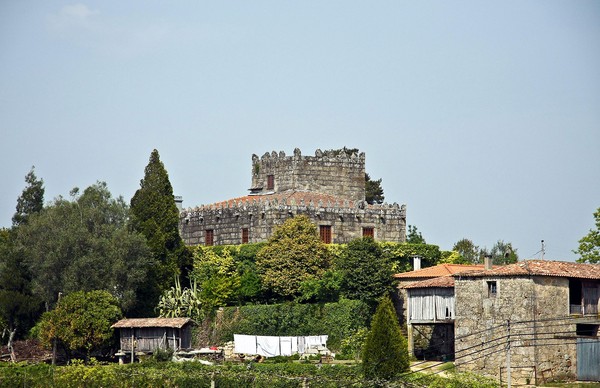 Paço ou Castelo do Corutelo - Freixo - Portugal (10968568434).jpg