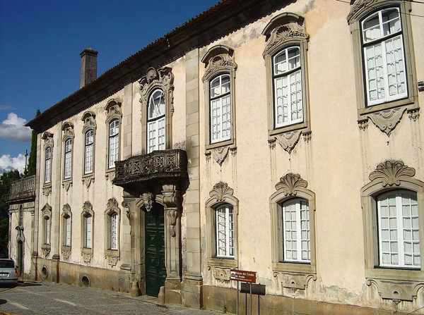 Palácio dos Condes de Anadia - Mangualde - Portugal (1414183704).jpg