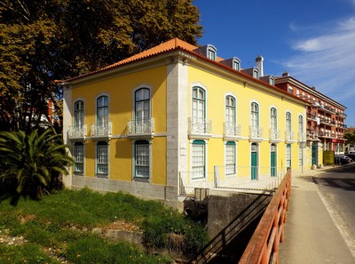 Palacete na Rua Dr Alexandre Braga ODIVELAS PORTUGAL Photographed by Ph.G. de MENDONCA (Wikidata Q66814413).jpg