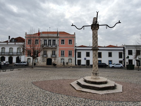Pelourinho Azambuja 01.jpg