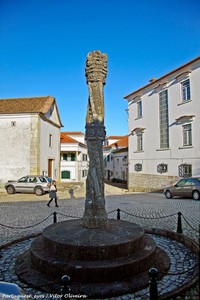 Pelourinho da Aldeia Galega da Merceana - Portugal (49547002246).jpg