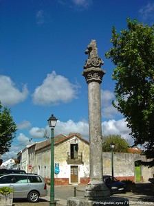 Pelourinho de Aljubarrota - Portugal (16147294028).jpg