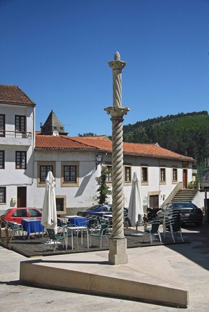 Pelourinho de Arganil - Portugal (28462394734).jpg