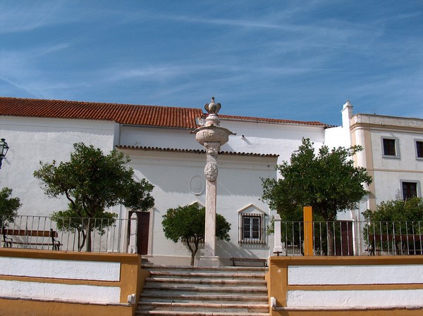 Pelourinho de Avis - 01.jpg