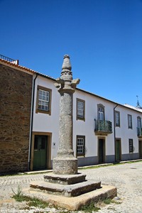 Pelourinho de Azinhoso - Portugal (15312061895).jpg