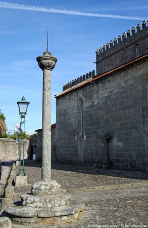 Pelourinho de Azurara - Portugal (36499344481).jpg