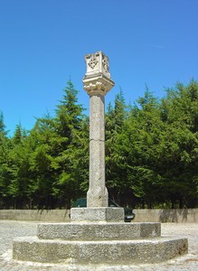 Pelourinho de Britiande - Portugal (6926852403).jpg