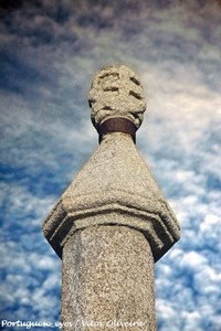Pelourinho de Casal do Monte - Portugal (9616310160).jpg