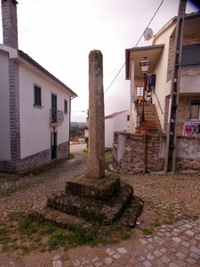 Pelourinho de Coito de Midões.jpg