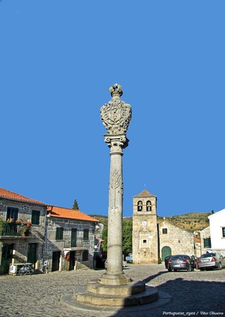 Pelourinho de Freixo de Numão - Portugal (4946683270).jpg