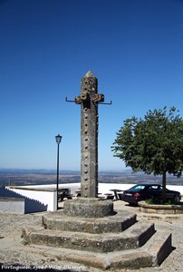 Pelourinho de Marvão - Portugal (14993717144).jpg