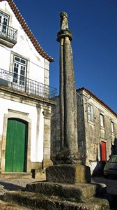 Pelourinho de Midões - Portugal (8026210645) (cropped).jpg