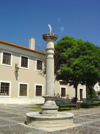 Pelourinho de Mira - Portugal (2807394752).jpg