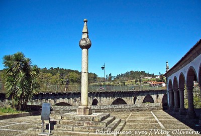Pelourinho de Ponte da Barca - Portugal (7775581926).jpg