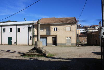 Pelourinho de Sanceriz - 10.jpg