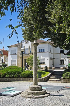 Pelourinho de Santa Marta de Penaguião - Portugal (6032939410).jpg