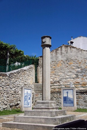 Pelourinho de Tabuaço - Portugal (37671414554).jpg