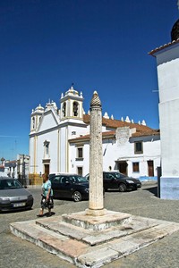 Pelourinho do Redondo - Portugal (4924848636).jpg