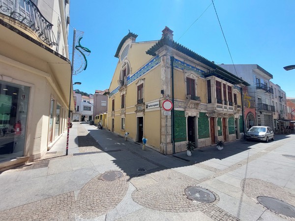 Perspetiva de fachada frontal e lateral direita da Casa Arte Nova.jpg