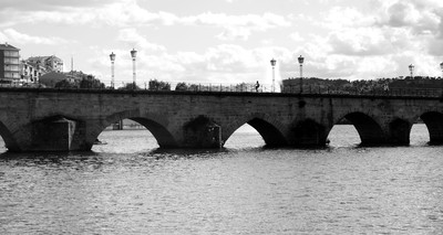 Ponte sobre o Rio Tua ou Ponte Velha, Mirandela.jpg