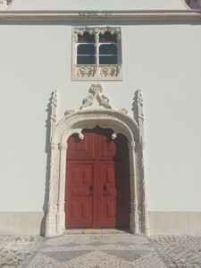 Porta da Igreja Paroquial de Nossa Senhora da Luz.jpg