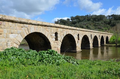 Roman Bridge, Ponte da Vila Formosa, Lusitania, Portugal (12749248244).jpg