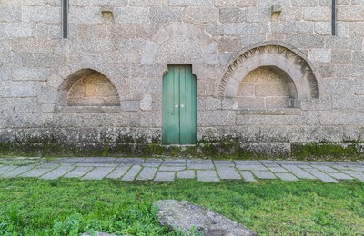 Sao Miguel do Castelo church in Guimaraes (1).jpg
