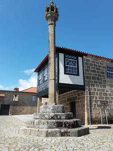 Sernancelhe - pelourinho.jpg