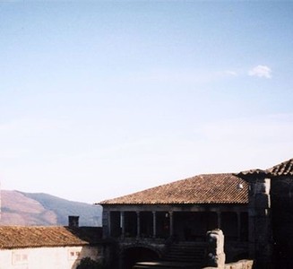 Solar dos Vaz Guedes em Vila Garcia, Amarante.jpg