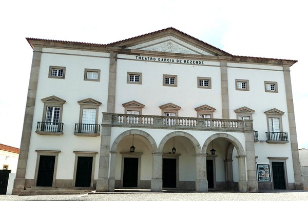 Teatro Garcia de Resende Lagos.jpg