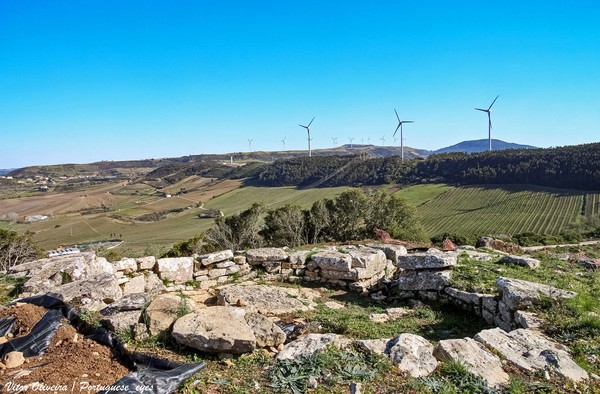Tholos do Barro - Torres Vedras - Portugal (51975881881).jpg