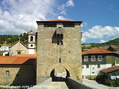 Torre da Ucanha - Portugal (7889997510).jpg