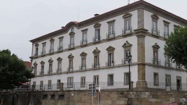 Traseiras dos Paços do Concelho do Fundão.jpg