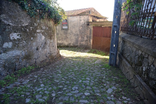 Troço da via antiga de Mosteiró 02.jpg