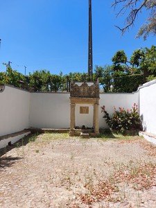 Vista afastada da Fonte de São Lourenço em Tomar.jpg