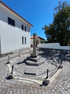 Vista para sul do Pelourinho de Pousaflores.jpg